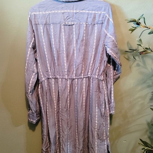Like new size Large Time and Tru chambray dress with pockets. - Picture 2 of 2